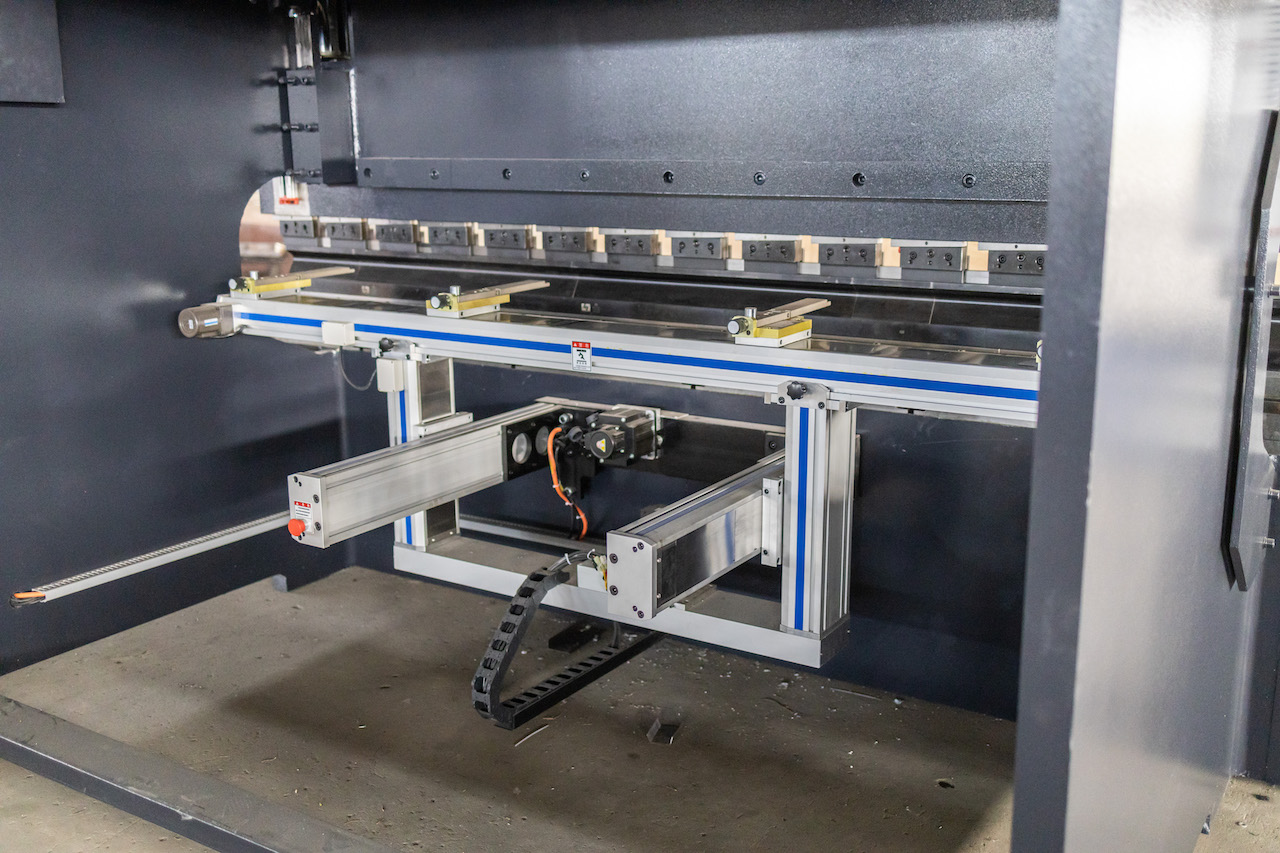 100t Hydraulic Cnc Brake Press Crowning Cnc Press Brake Delem 100t Hidraulice Cnc Frana Presa Incoronare Cnc Presa Frana Delem