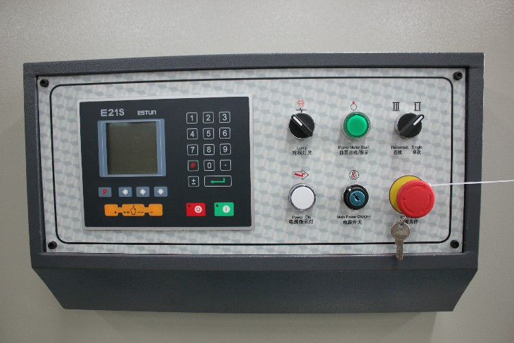 12mm 3200mm Hydraulic Guillotine Shearing Machine Cnc Steel Sheet Cutting Machine 12mm 3200mm Mașină hidraulică de forfecare cu ghilotină Mașină de tăiat tablă de oțel CNC