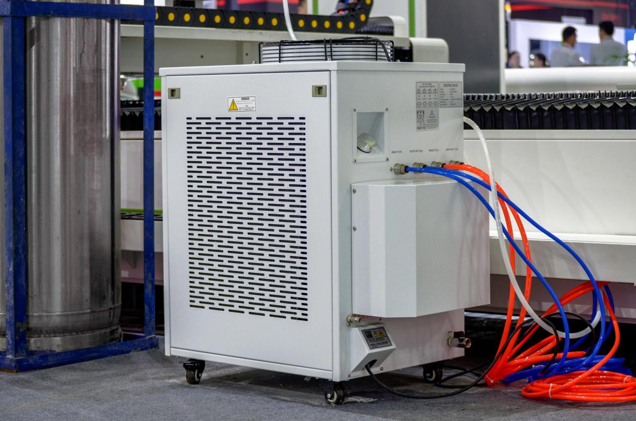 1500*3000mm 500w Racuys Or Ipg Fiber Laser Cutting Machine 1500*3000mm 500w Racuys sau mașină de tăiat cu laser cu fibră Ipg