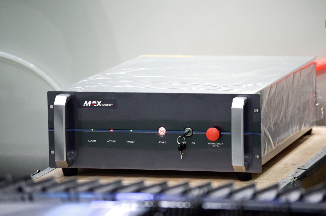 1500*3000mm 500w Racuys Or Ipg Fiber Laser Cutting Machine 1500*3000mm 500w Racuys sau mașină de tăiat cu laser cu fibră Ipg