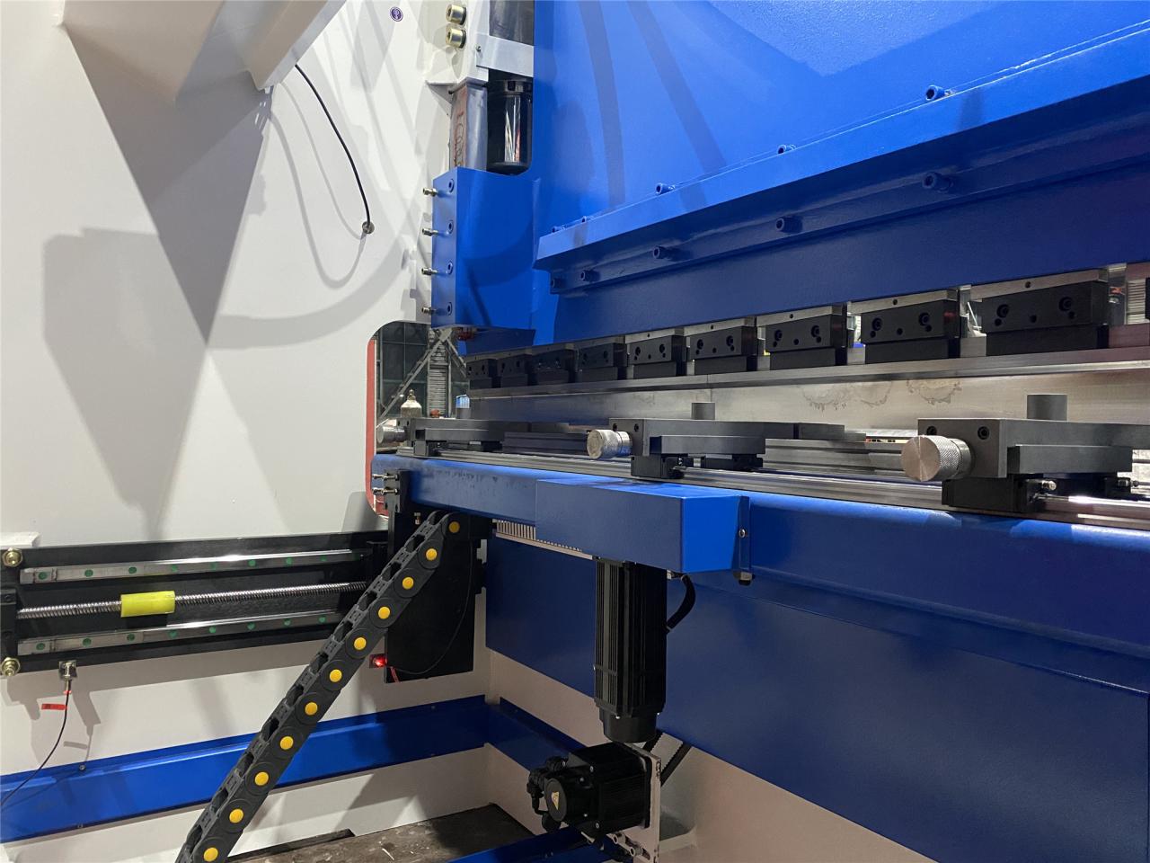 160t-4000 4-axis Cnc Hydraulic Bending Machine Press Brake 160t-4000 cu 4 axe Cnc mașină de îndoit hidraulic presa frana