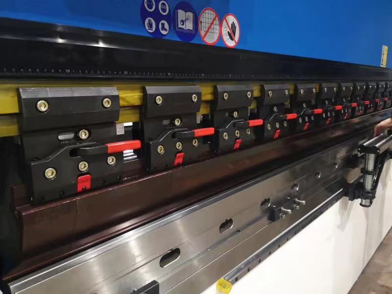 160t-4000 4-axis Cnc Hydraulic Bending Machine Press Brake 160t-4000 cu 4 axe Cnc mașină de îndoit hidraulic presa frana