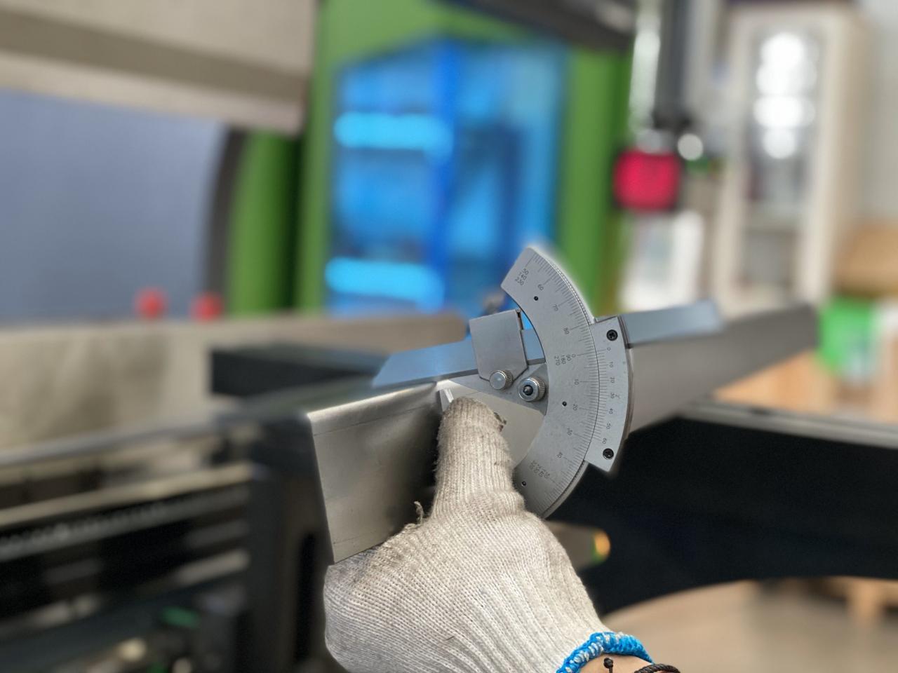 16mm Hydraulic Guillotine Shearing Machine For Sheet Metal Cutting 6 Meters Mașină de forfecare cu ghilotină hidraulică de 16 mm pentru tăierea tablei la 6 metri