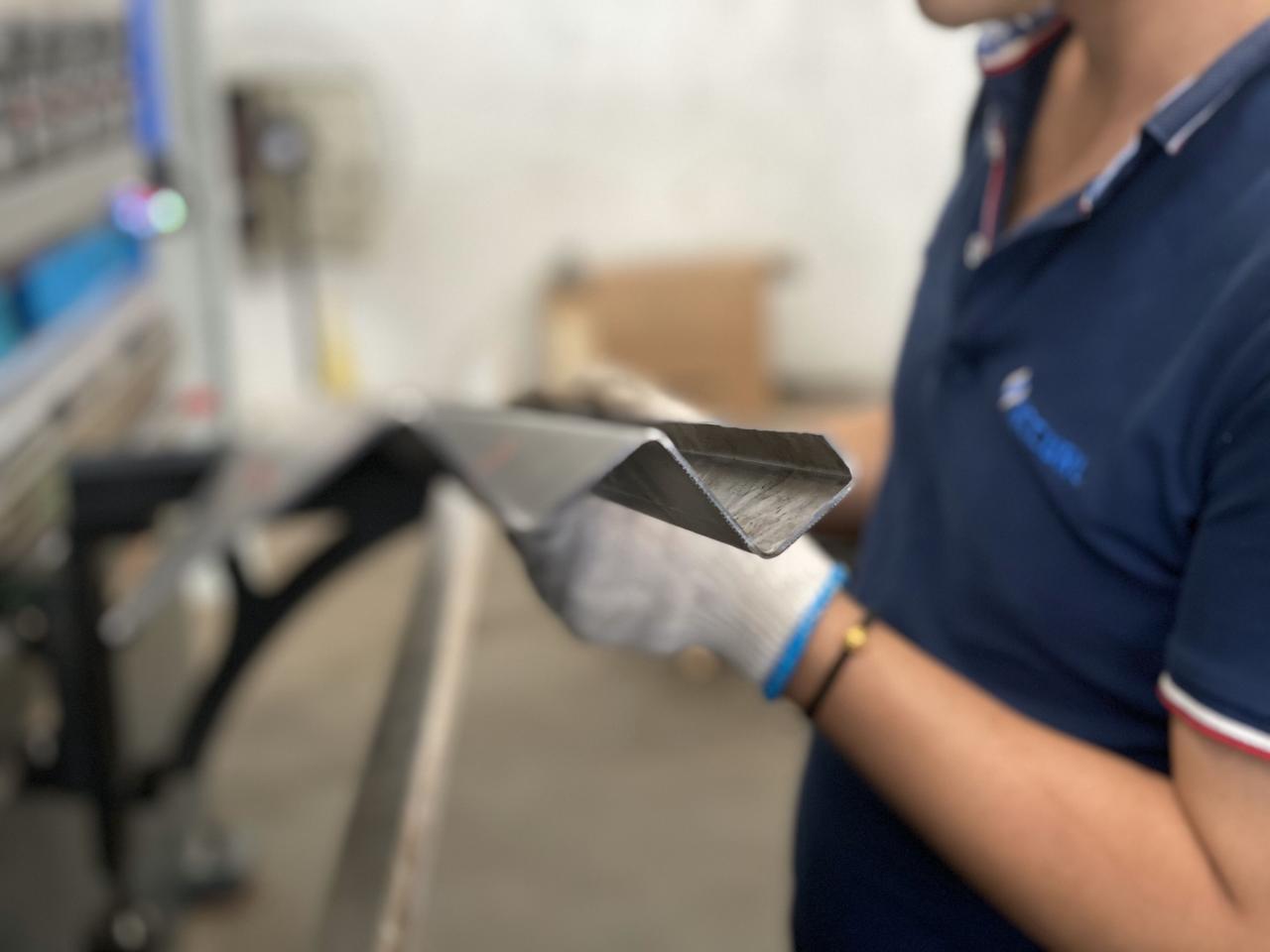 16mm Hydraulic Guillotine Shearing Machine For Sheet Metal Cutting 6 Meters Mașină de forfecare cu ghilotină hidraulică de 16 mm pentru tăierea tablei la 6 metri