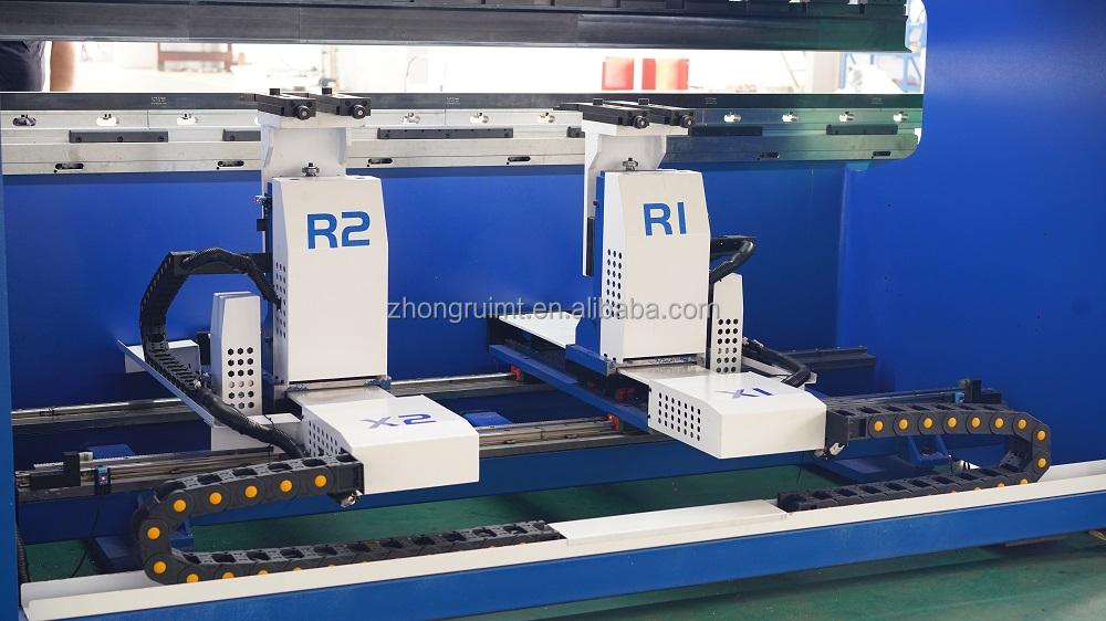 200t 300t Standard Industrial Press Brake Cnc Hydraulic Press Brake Machine 200t 300t Presa frana industriala standard Cnc Masina de frana presa hidraulica