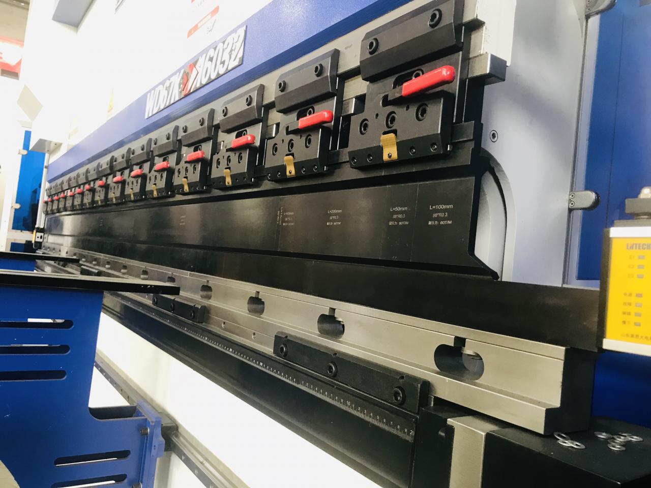 200t 300t Presa frana industriala standard Cnc Masina de frana presa hidraulica