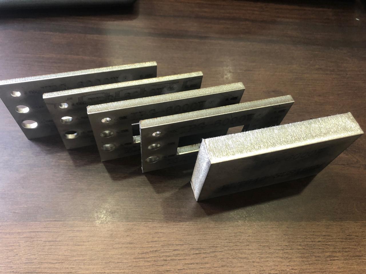 3015 4015 1kw To 6kw Cnc Fiber Laser Cutting Machine Raycus Laser Power 3015 4015 1kw până la 6kw Mașină de tăiat cu laser cu fibre CNC Raycus Putere laser