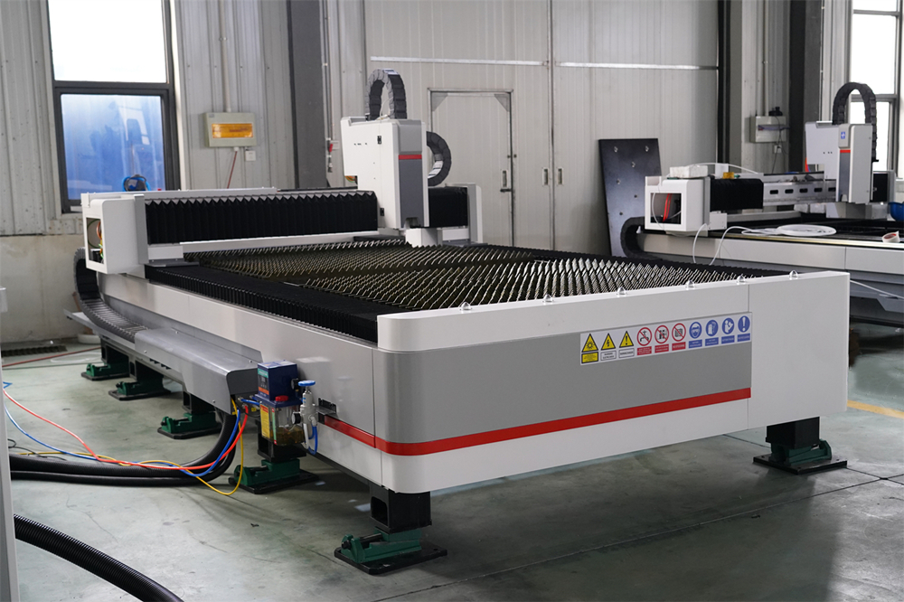 3015 4kw 1kw 2kw 3kw Stainless Steel Cnc Fiber Laser Cutting Machine 3015 4kw 1kw 2kw 3kw Mașină de tăiat cu laser cu fibre CNC din oțel inoxidabil
