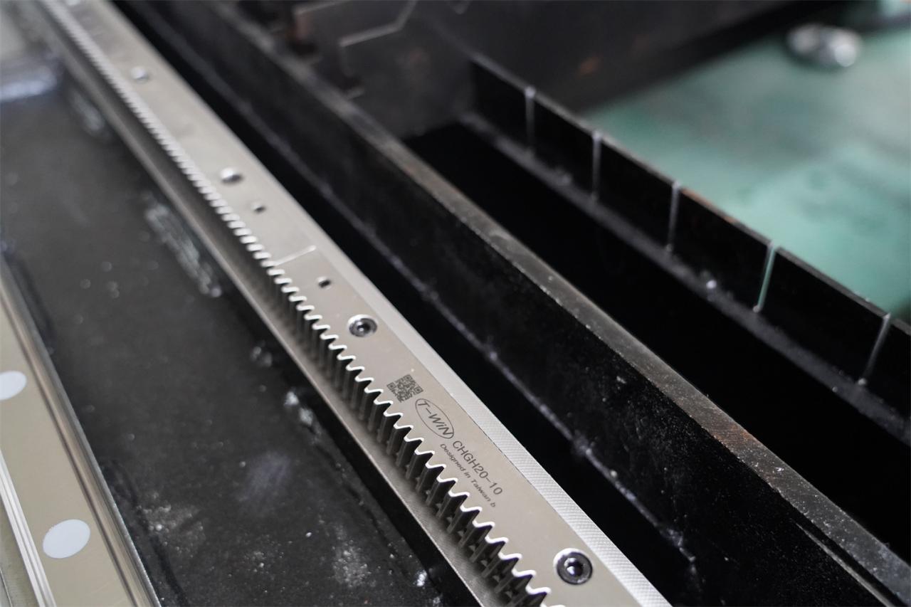 3015 4kw 1kw 2kw 3kw Stainless Steel Cnc Fiber Laser Cutting Machine 3015 4kw 1kw 2kw 3kw Mașină de tăiat cu laser cu fibre CNC din oțel inoxidabil