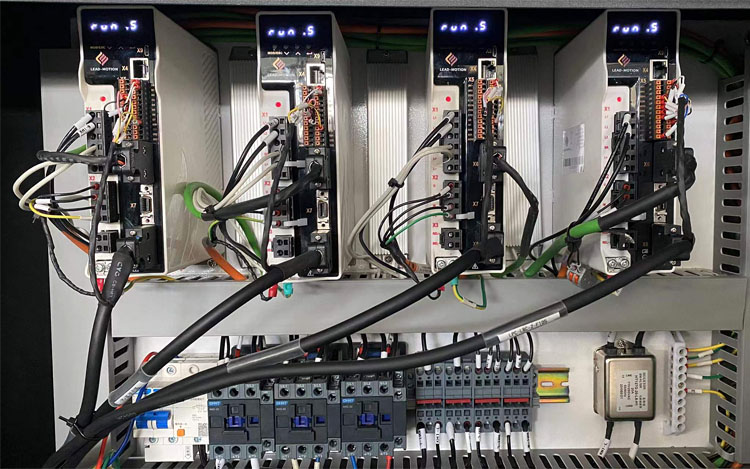 3015 Fiber Laser Cutting Machine For High-Speed Cutting Of 1-6mm Metal Materials Mașină de tăiat cu laser cu fibre 3015 pentru tăierea de mare viteză a materialelor metalice de 1-6 mm