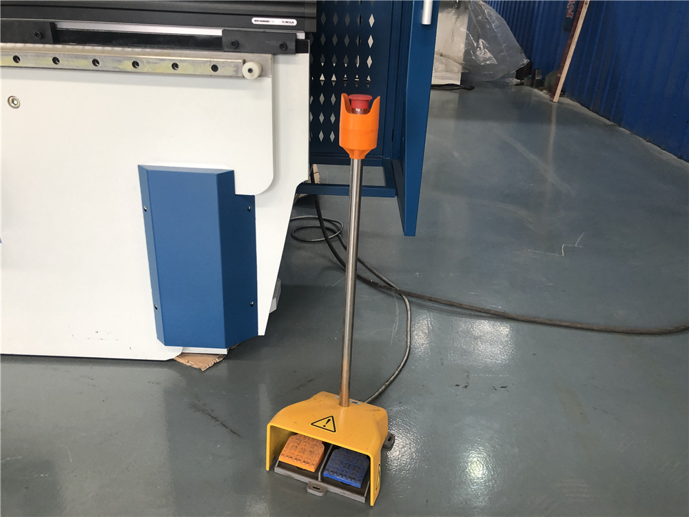 3+1 Axis Cnc Hydraulic Press Brake With Esa System Presa frana hidraulica CNC 3+1 axe cu sistem Esa