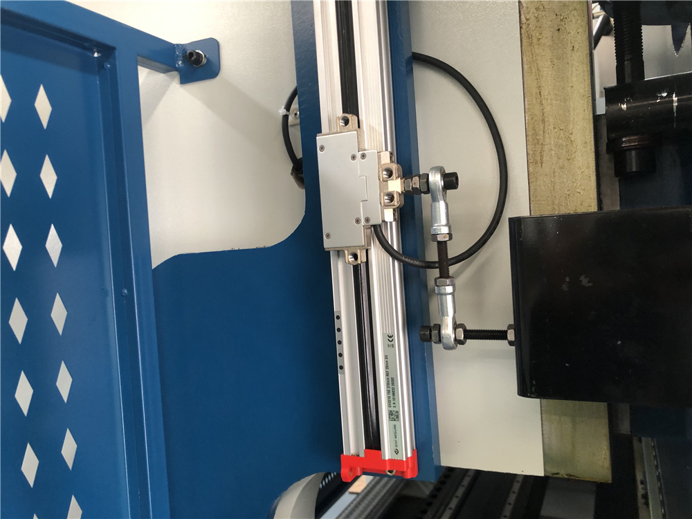 3+1 Axis Cnc Hydraulic Press Brake With Esa System Presa frana hidraulica CNC 3+1 axe cu sistem Esa