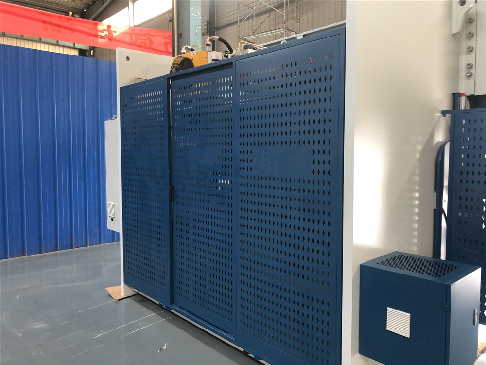 3+1 Axis Cnc Hydraulic Press Brake With Esa System Presa frana hidraulica CNC 3+1 axe cu sistem Esa