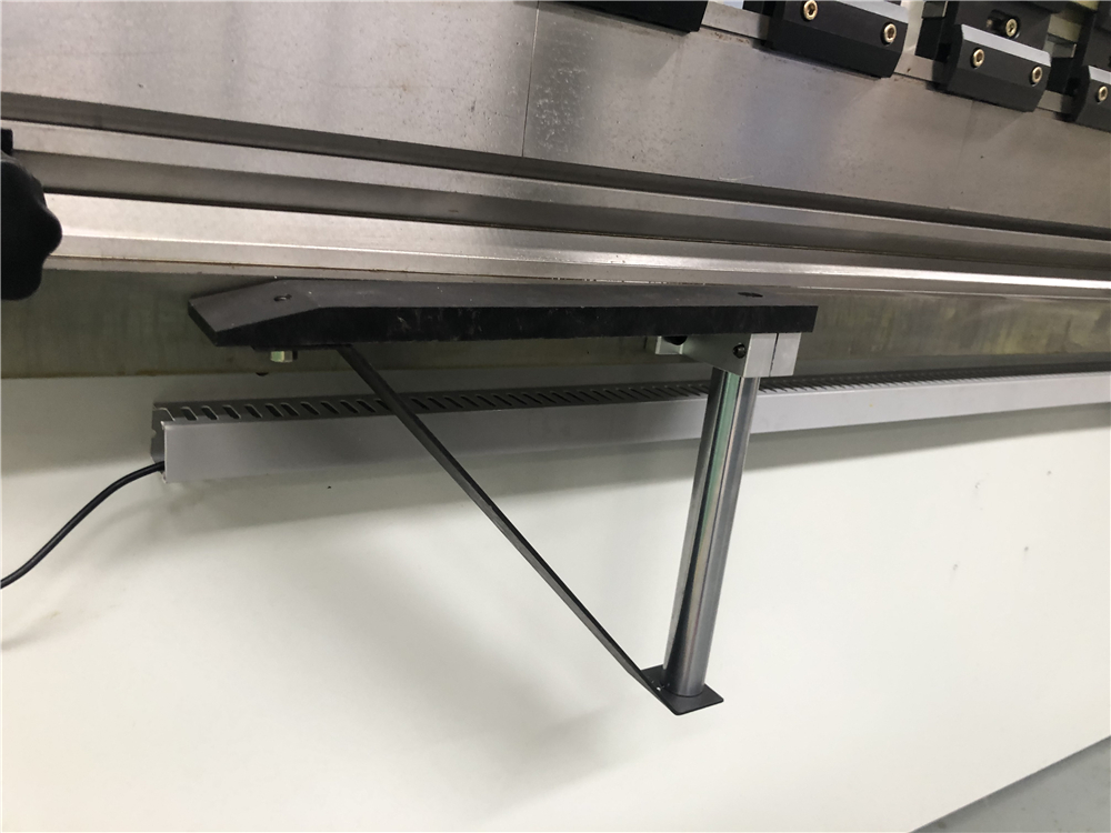 3+1 Axis Cnc Hydraulic Press Brake With Esa System Presa frana hidraulica CNC 3+1 axe cu sistem Esa