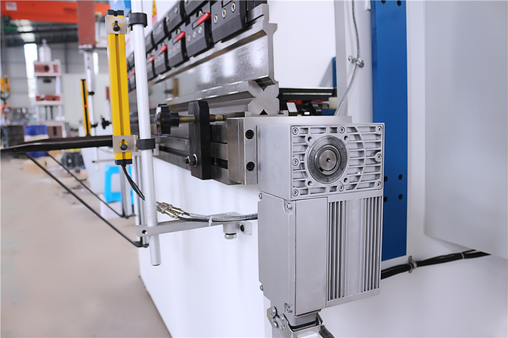 3+1 Axis Cnc Hydraulic Press Brake With Esa System Presa frana hidraulica CNC 3+1 axe cu sistem Esa