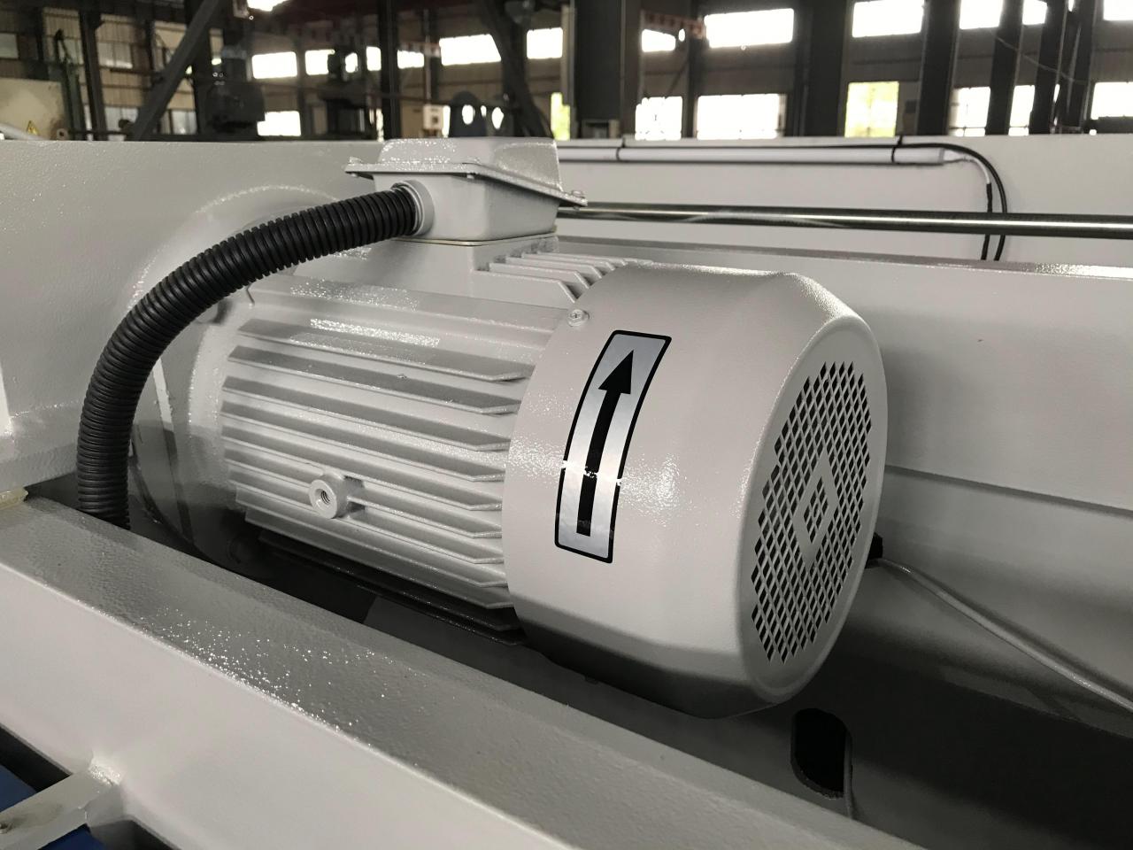 4mm Oem Qc11y-8x3200 Nc Hydraulic Guillotine Guillotine Shearing Machine 4mm OEM Qc11y-8x3200 Nc Mașină de forfecare cu ghilotină hidraulică