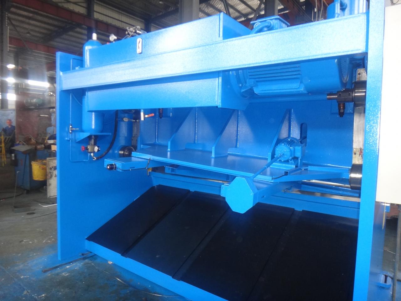 4mm Oem Qc11y-8x3200 Nc Hydraulic Guillotine Guillotine Shearing Machine 4mm OEM Qc11y-8x3200 Nc Mașină de forfecare cu ghilotină hidraulică