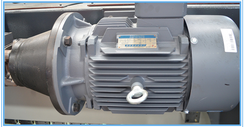 60t Q35-16 Hydraulic Ironworker Shearing Punching Bending And Notching Machine 60t Q35-16 Mașină hidraulică de îndoit și crestat