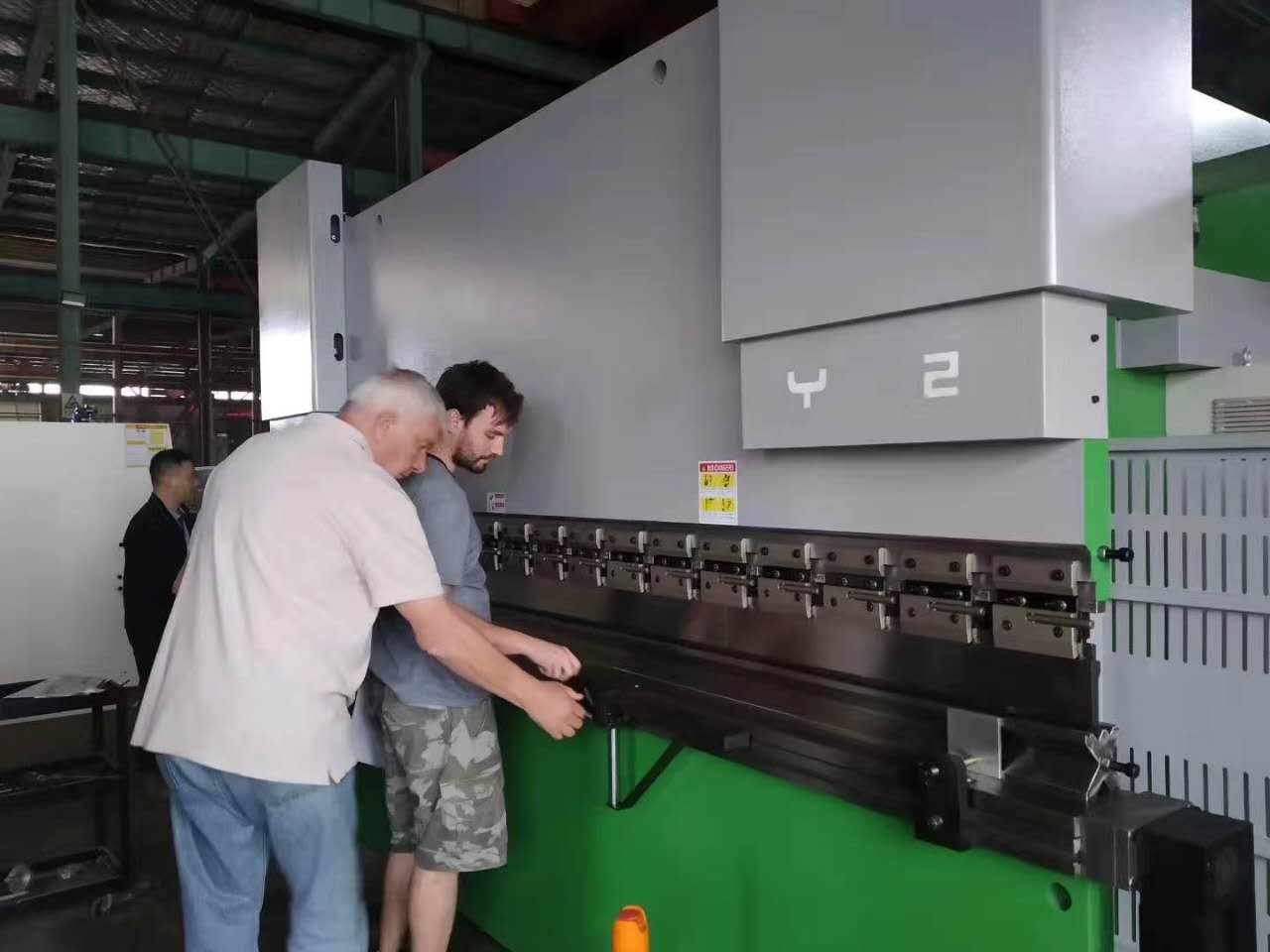 63 Ton Metal Steel Sheet Plate Bending Machine Cnc Hydraulic Press Brake For Metal Working Mașină de îndoit tablă metalică de 63 de tone Frână hidraulică Cnc pentru prelucrarea metalelor