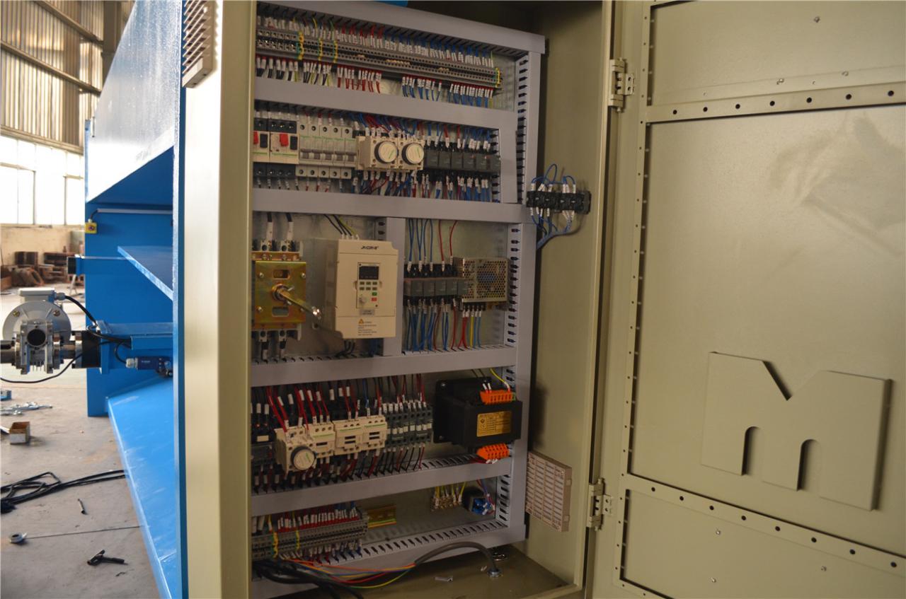 6*3200mm Guillotine Shears Metal Shear Hydraulic Iron Sheet Cutting Shearing Machine 6 * 3200mm Foarfece ghilotină Foarfece pentru metal Foarfece hidraulică Mașină de tăiat tablă de fier