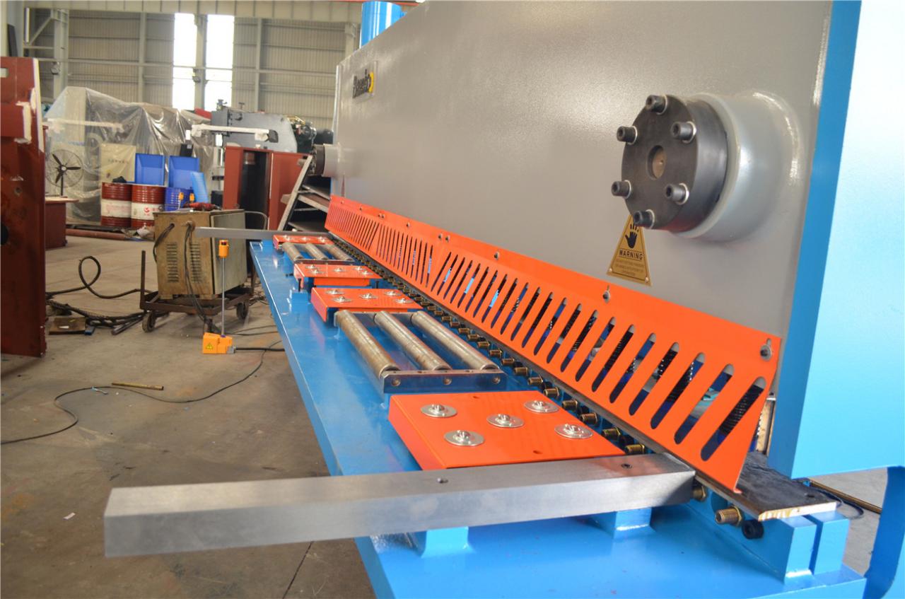 6*3200mm Guillotine Shears Metal Shear Hydraulic Iron Sheet Cutting Shearing Machine 6 * 3200mm Foarfece ghilotină Foarfece pentru metal Foarfece hidraulică Mașină de tăiat tablă de fier