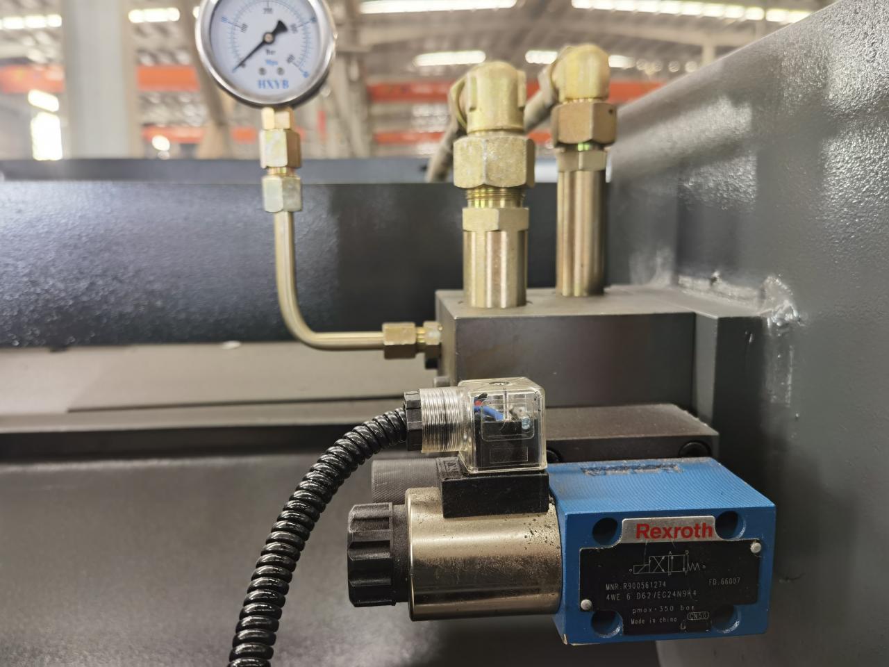 Mașină de tăiat plăci din oțel inoxidabil de 6x3200 mm, mașină automată de forfecare table de fier