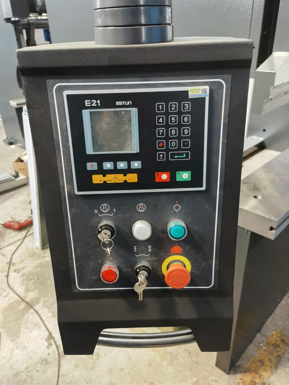 Mașină de tăiat plăci din oțel inoxidabil de 6x3200 mm, mașină automată de forfecare table de fier