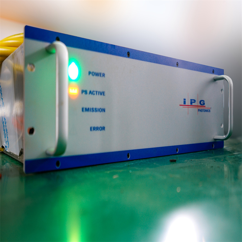 Mașină de tăiat cu laser cu fibre de tablă Cnc