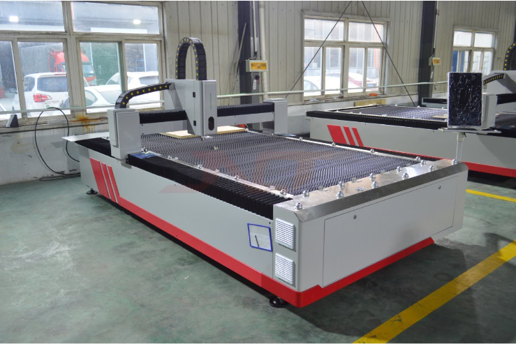 Cnc 2000w Fiber Laser Cutting Machine For Industrial Metal Sheet Cutting Mașină de tăiat cu laser cu fibre CNC 2000w pentru tăierea industrială a tablei metalice
