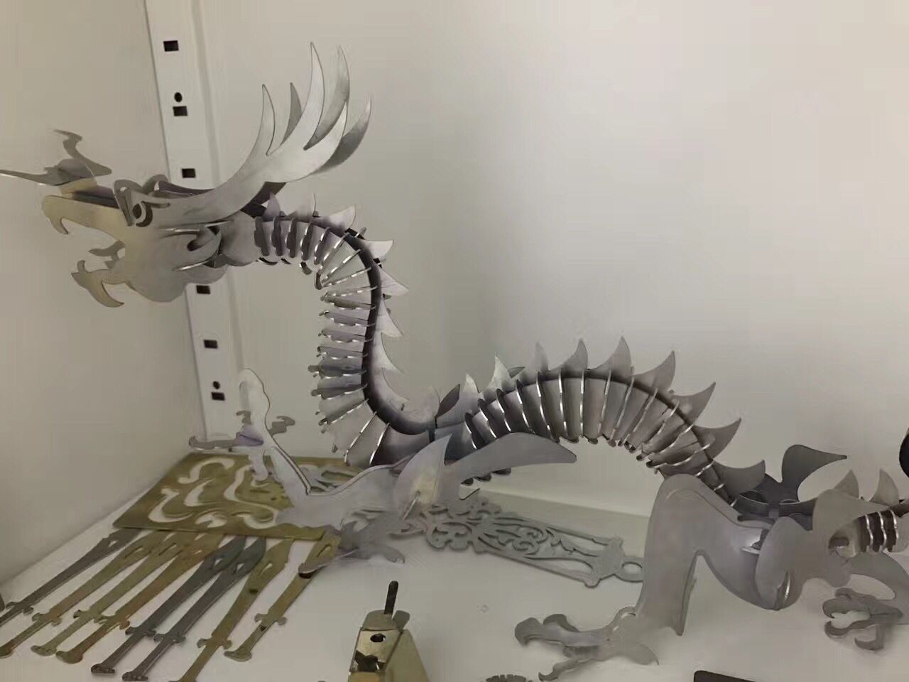 Mașină de tăiat metal cu laser cu fibră CNC 2000w Mașină de tăiat cu laser cu fibră