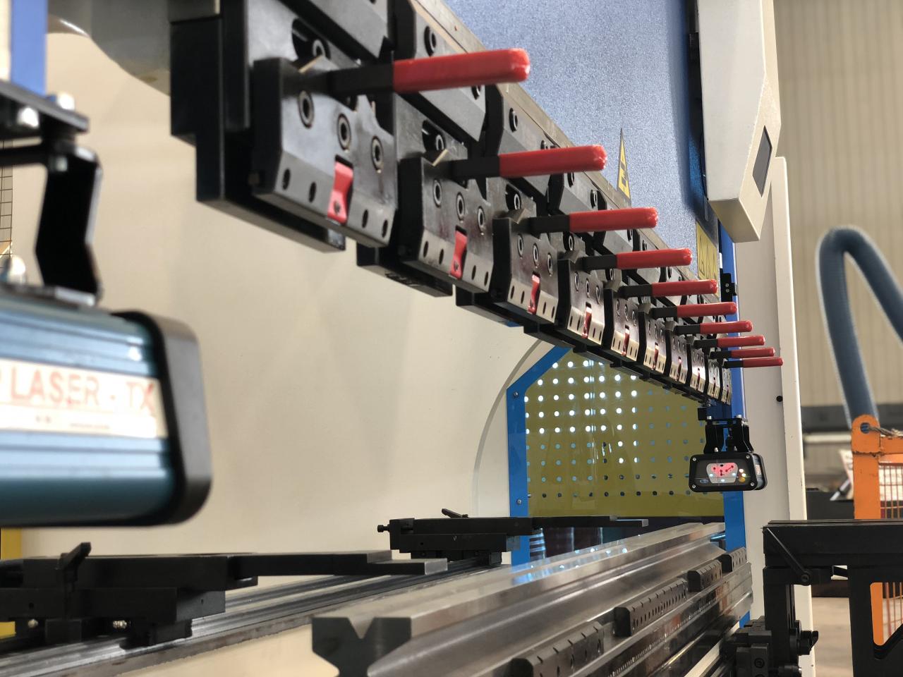 Cnc Hydraulic Bending Machine 160x3200 Press Brake Price Masina de indoire hidraulica CNC 160x3200 Presa frana Pret