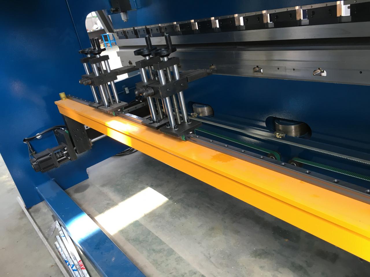 Cnc Servo Press Brake 250t/3.2m 3+1 Axis 3 Meter Sheet Metal Press Brake Presa frana servo CNC 250t/3.2m 3+1 axe 3 metri presa frana tabla