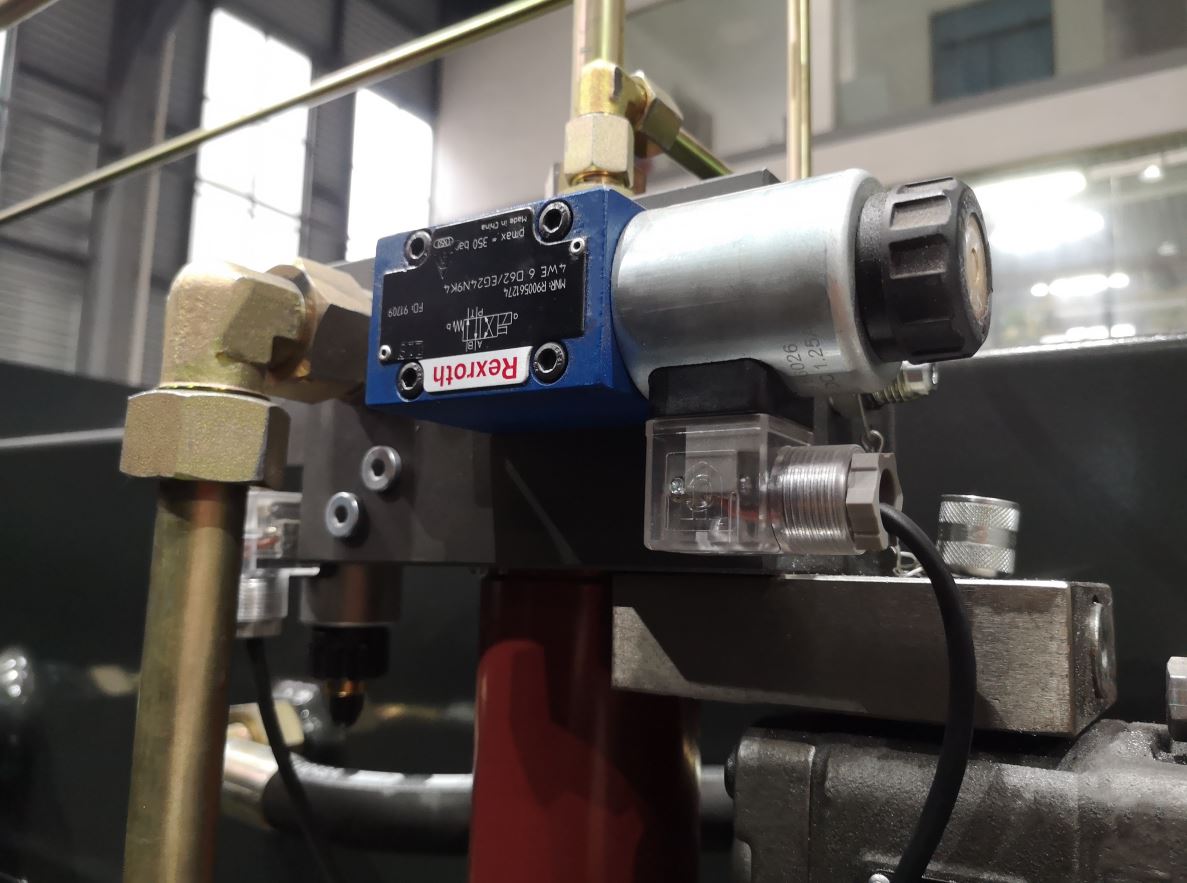 Delem Da66t 125 3+1 4+1 6+1 8+1 Cnc Hydraulic Press Brake For Metal Plate Bending Delem Da66t 125 3+1 4+1 6+1 8+1 Presa frana hidraulica CNC pentru indoirea placilor metalice