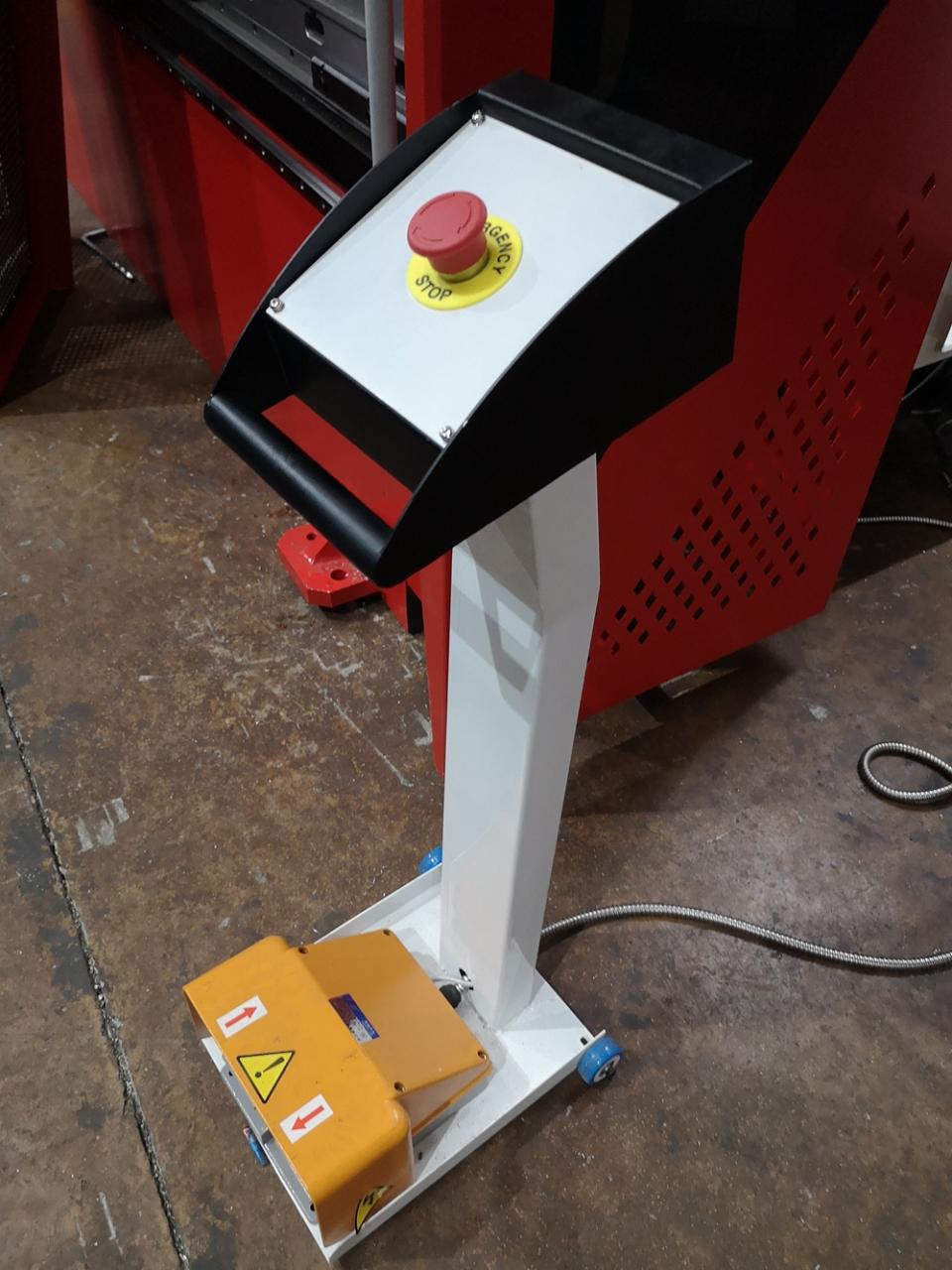 Delem Da66t 125 3+1 4+1 6+1 8+1 Cnc Hydraulic Press Brake For Metal Plate Bending Delem Da66t 125 3+1 4+1 6+1 8+1 Presa frana hidraulica CNC pentru indoirea placilor metalice