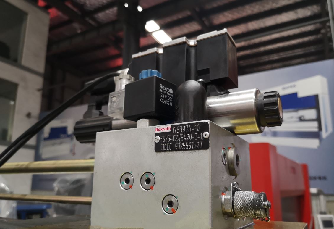 Delem Da66t 125 3+1 4+1 6+1 8+1 Cnc Hydraulic Press Brake For Metal Plate Bending Delem Da66t 125 3+1 4+1 6+1 8+1 Presa frana hidraulica CNC pentru indoirea placilor metalice