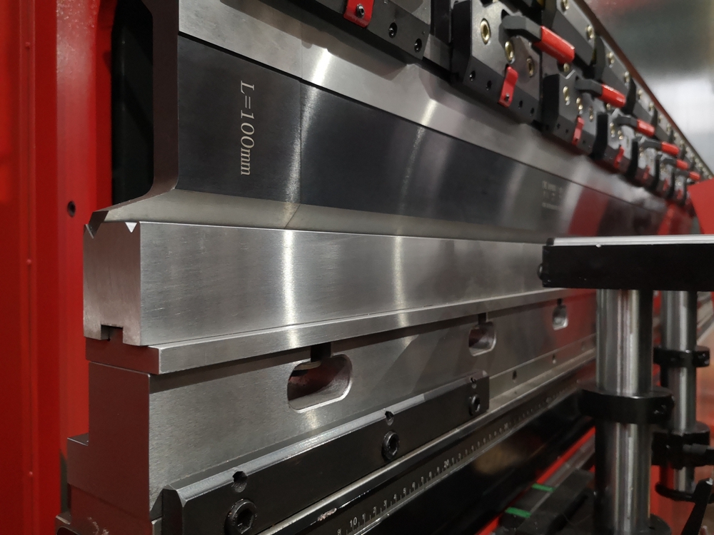 Delem Da66t 125 3+1 4+1 6+1 8+1 Cnc Hydraulic Press Brake For Metal Plate Bending Delem Da66t 125 3+1 4+1 6+1 8+1 Presa frana hidraulica CNC pentru indoirea placilor metalice