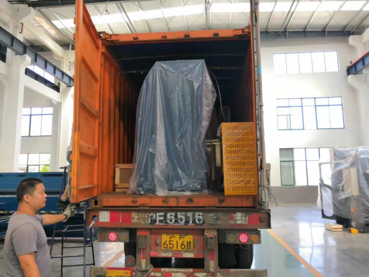 Economic Single Double Worktable Cnc Sheet Metal Fiber Laser Cutting Machine Mașină economică de tăiat cu laser cu fibră și tablă Cnc cu o singură masă de lucru dublă