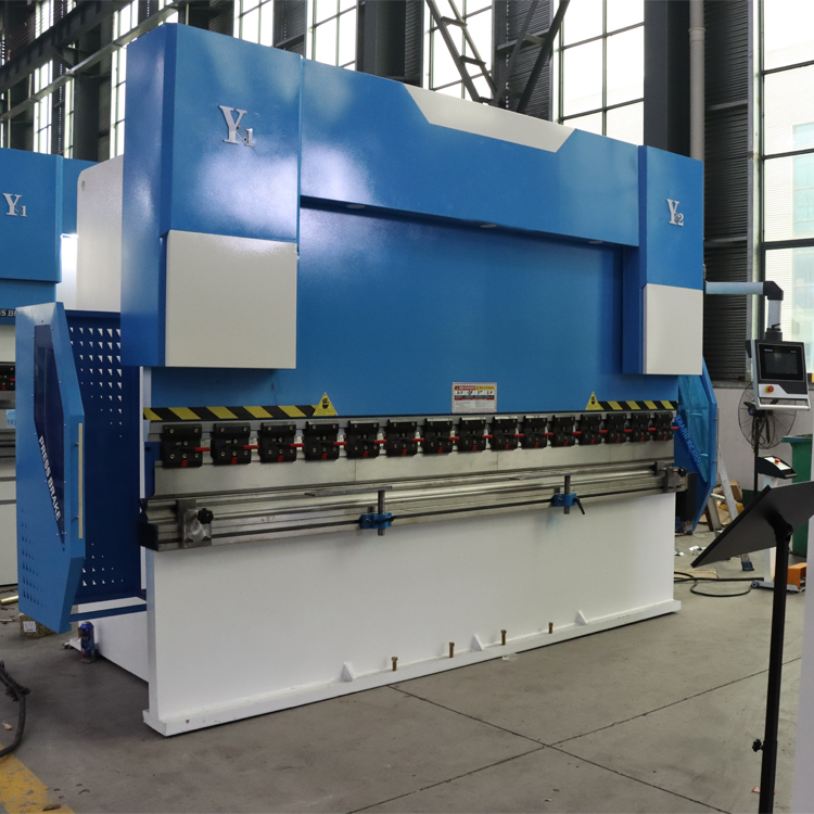 Electric Hydraulic Sheet 4 Axis Cnc Delem Press Brake 63t Metal Bending Machine Tablă hidraulică electrică 4 axe Cnc Delem Press Brake 63t Mașină de îndoit metal