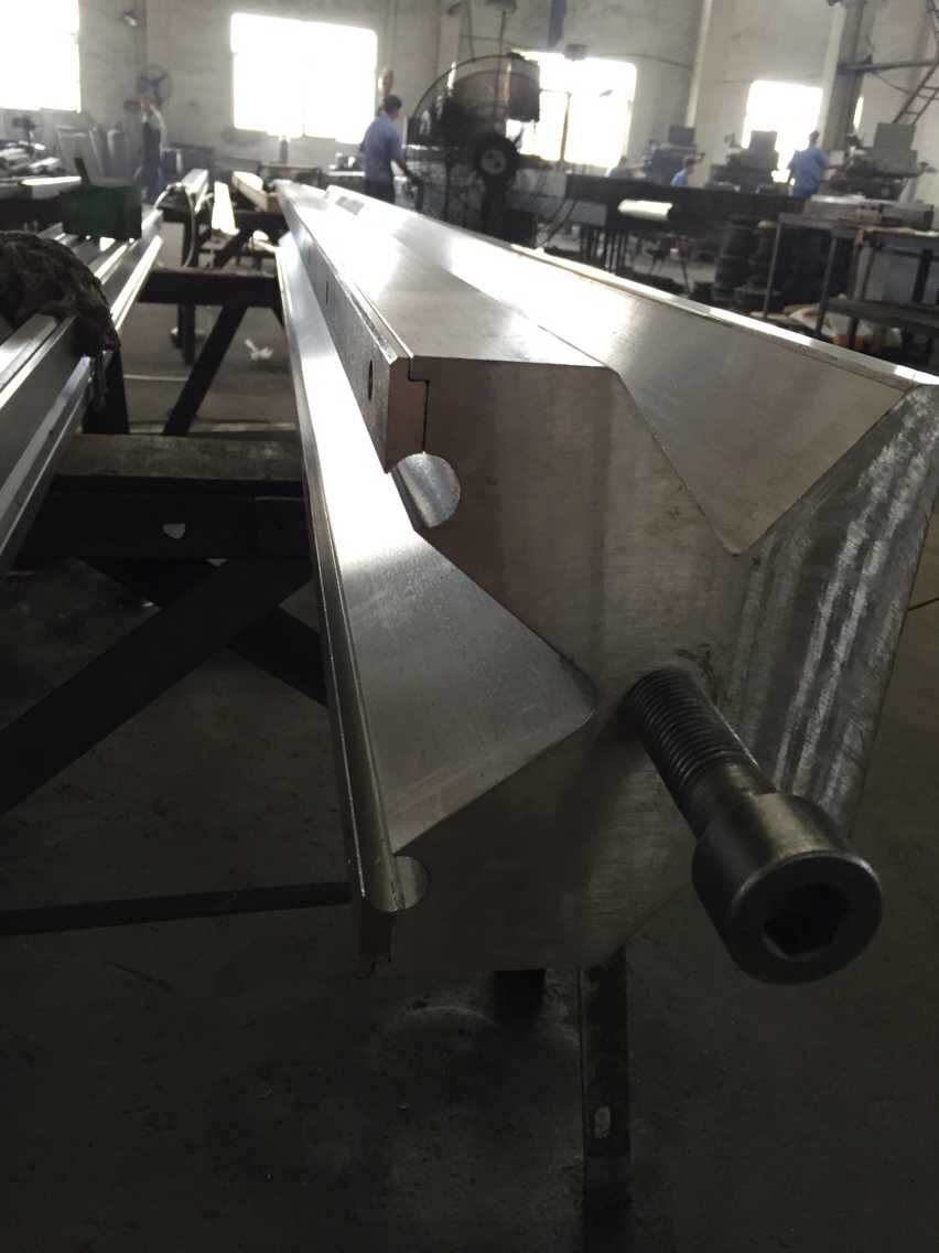 Full Automatic High Power Sheet Bending Machine And Cnc Press Brake Machine Mașină complet automată de îndoit foi de mare putere și mașină de frână de presă CNC