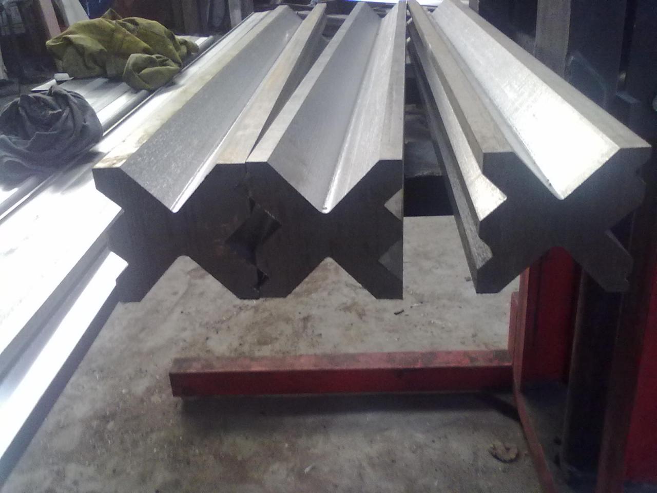 Full Automatic High Power Sheet Bending Machine And Cnc Press Brake Machine Mașină complet automată de îndoit foi de mare putere și mașină de frână de presă CNC