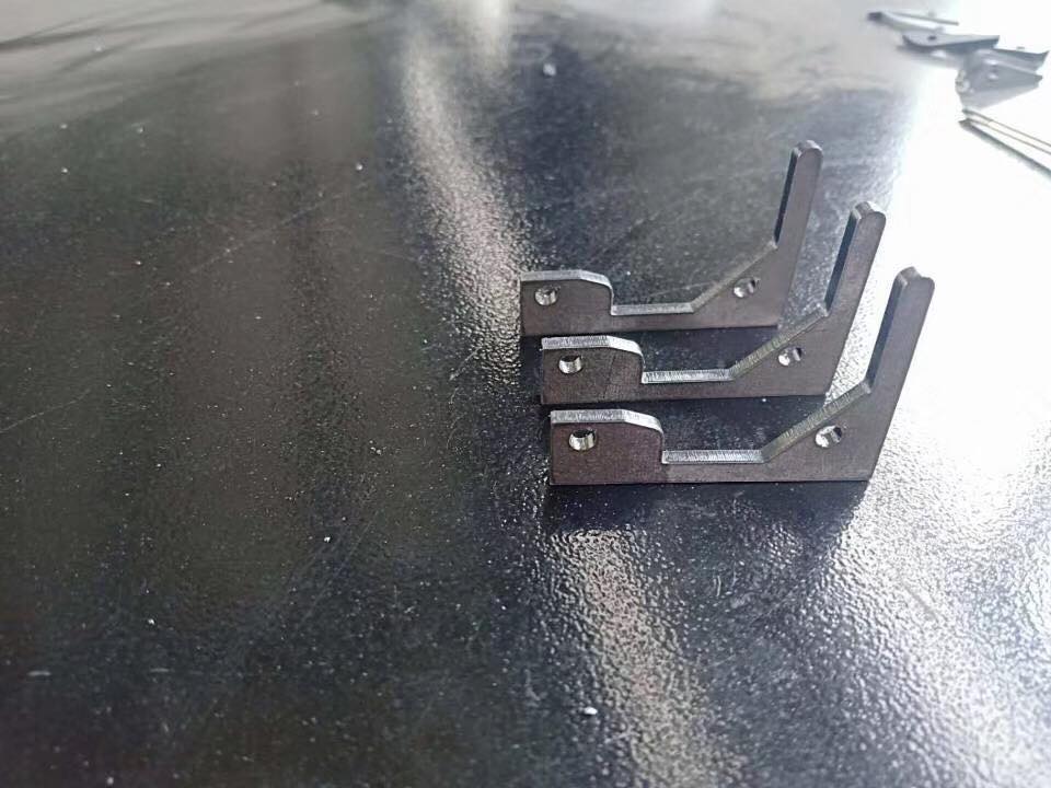 High Power 3015 2000W Metal Sheet Cnc Fiber Laser Cutting Machine Mașină de tăiat cu laser cu fibră CNC de înaltă putere 3015 2000W