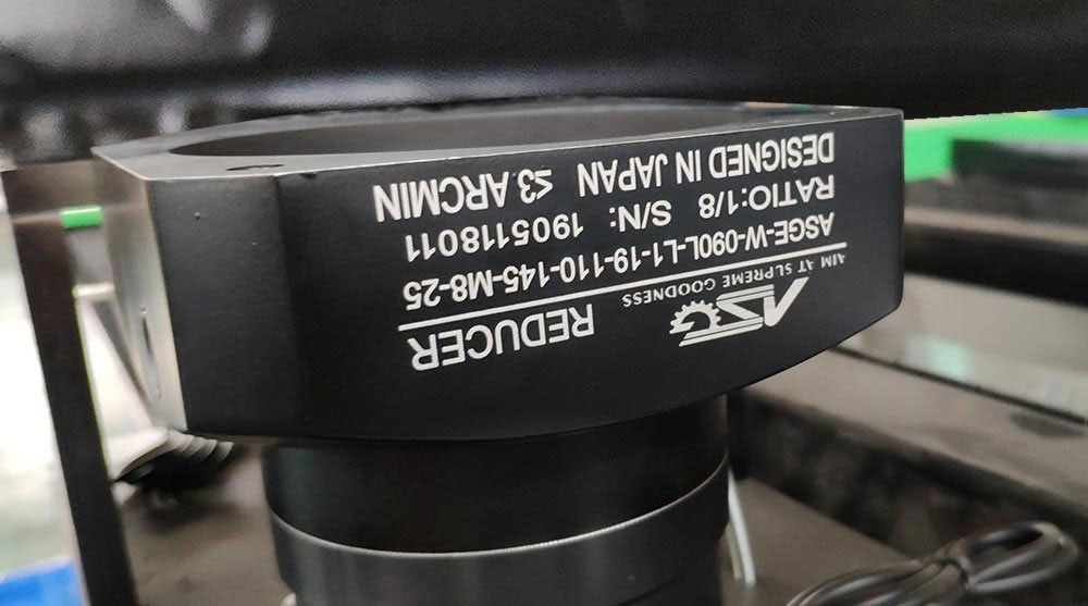 Prețul mașinii de tăiat cu laser cu fibră de înaltă precizie 1000w