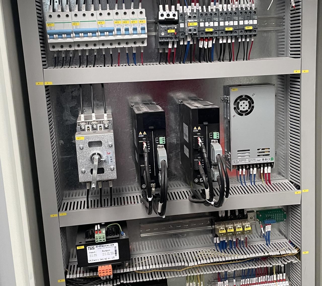 High Quality 3m Press Brake Machine Hydraulic 100 Ton For Sheet Metal Bending Mașină de frână de presă de înaltă calitate de 3m hidraulică de 100 de tone pentru îndoirea tablei