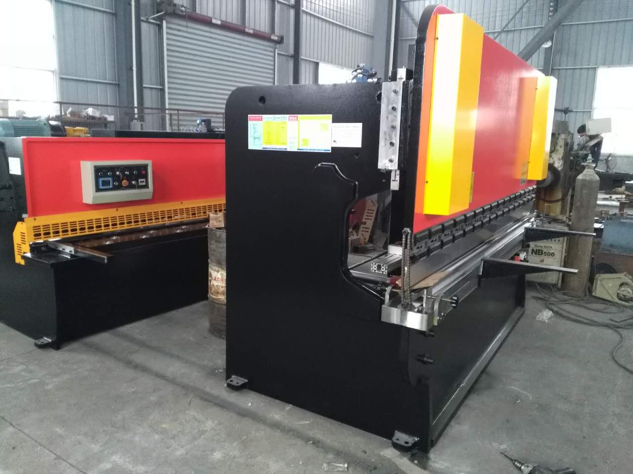 Hydraulic Swing Beam Guillotine Shears Qc12y-4x2500 Foarfece hidraulice de ghilotină cu fascicul pivotant Qc12y-4x2500