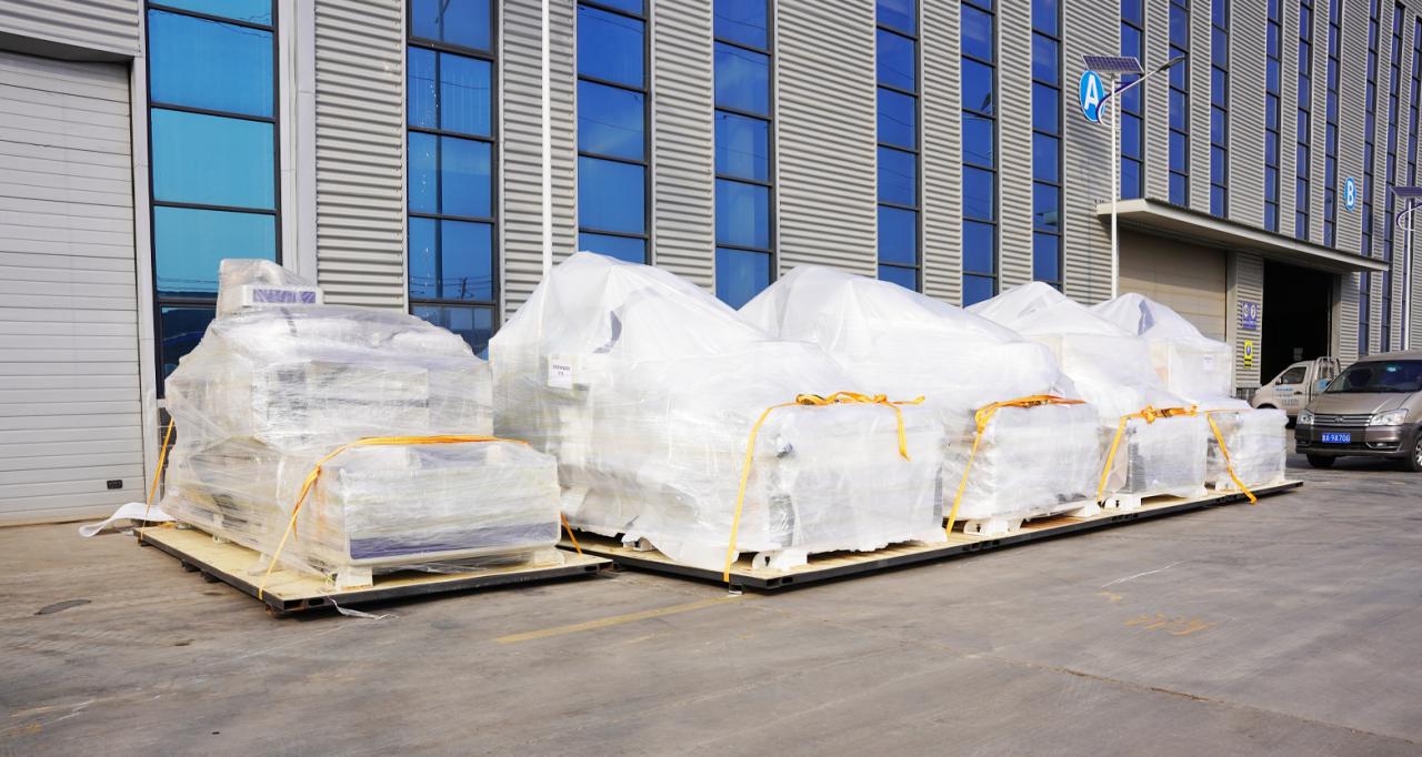 Laser Source 2000w 3000w Fiber Laser Cutting Machine Sursă laser 2000w 3000w Mașină de tăiat cu laser cu fibre