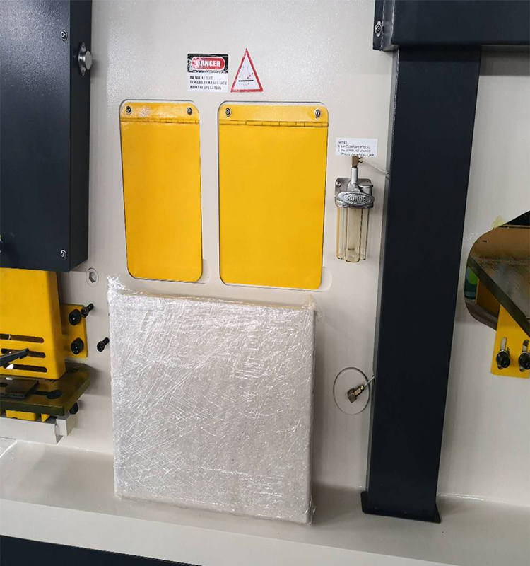 Metal Cutting Hydraulic Steelworkers Machine For Punching Cropping Notching Cutting Mașină hidraulică de tăiere a metalelor pentru lucrari de oțel pentru perforare tăiere tăiere crestare