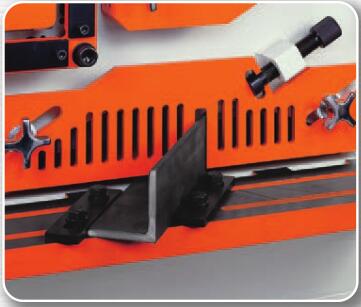 Metal Hydraulic IronWorker Machine Punching And Shearing Machine Mașină hidraulică IronWorker pentru perforat și forfecare