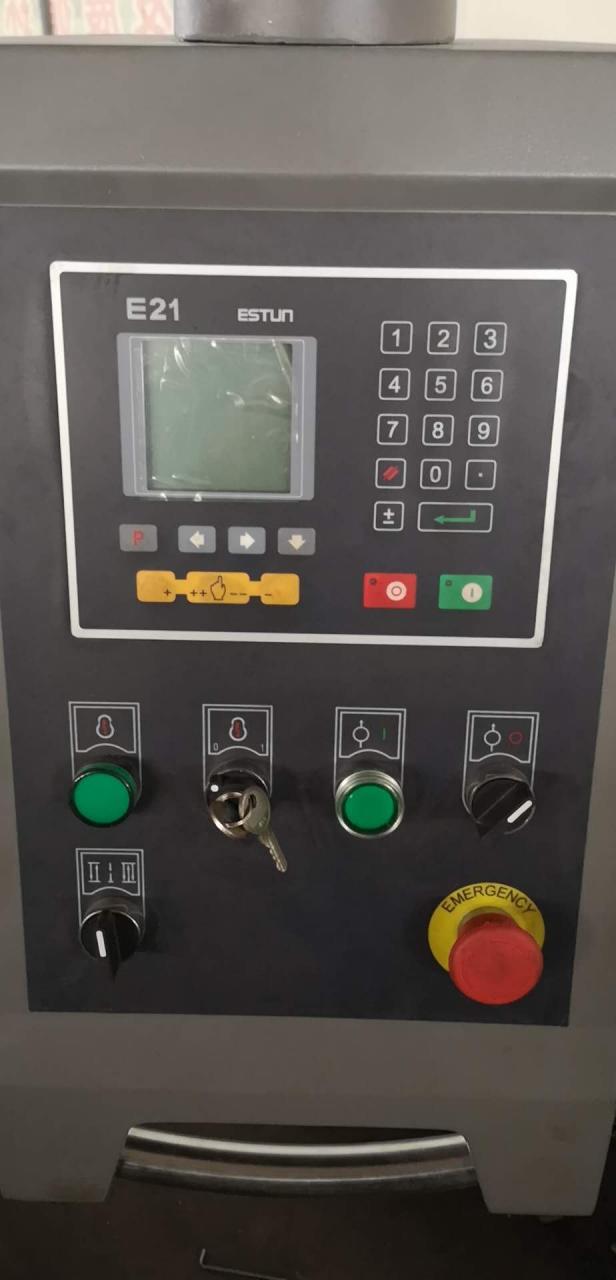 Qc12y 6x3200 Mașină de tăiat cu forfecare cu ghilotină ferăstrău glisant cu plăci hidraulice