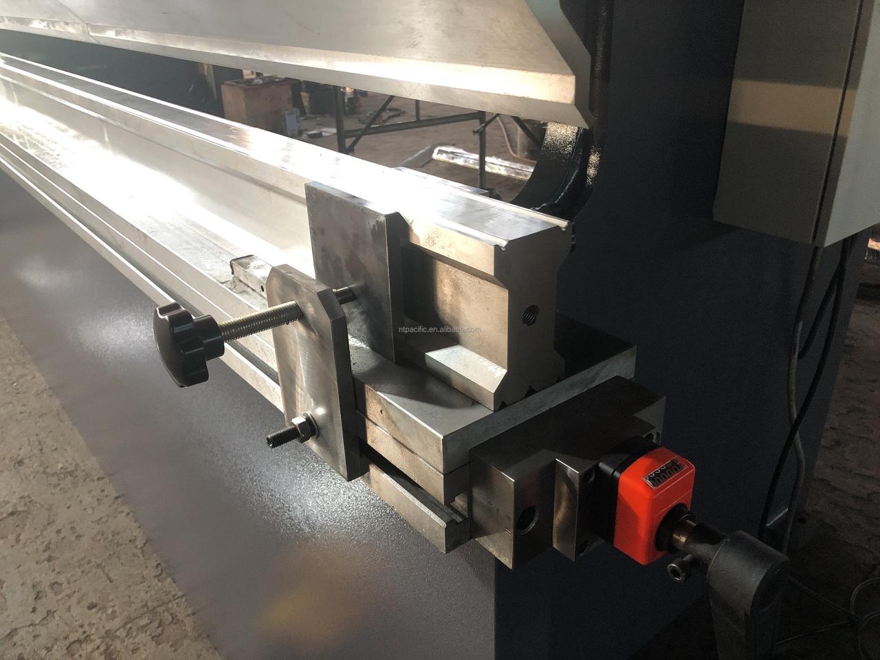Wc67k Cnc Aluminum Iron Plate Hydraulic Press Brake Cnc Metal Sheet Bending Machine Wc67k Cnc Placă de fier din aluminiu Presă hidraulică Frână Cnc Mașină de îndoit tablă