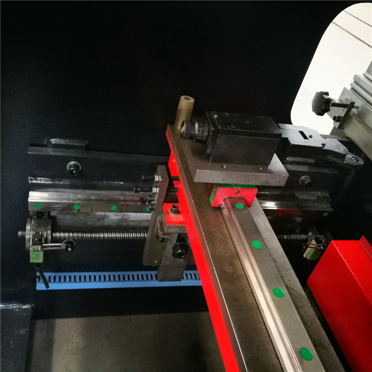 Wc67y-160 4000 Hydraulic Press Brake Cnc Metal Bending Machine For 4000mm Width Steel Wc67y-160 4000 Presă hidraulică Frână Cnc Mașină de îndoit metal pentru oțel cu lățime de 4000 mm